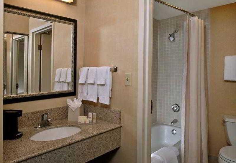 Courtyard Arrowood 3* Charlotte